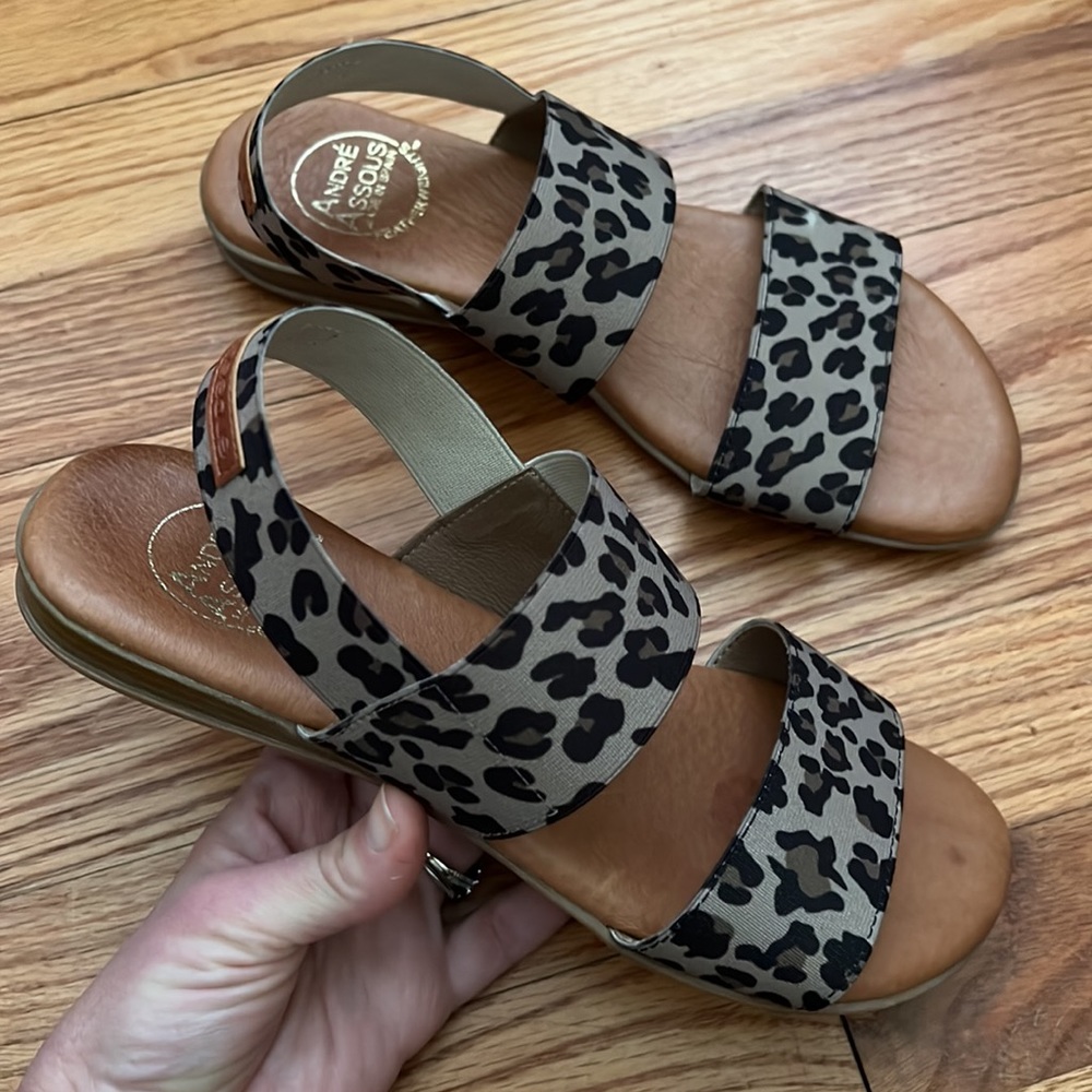 andre assous featherweights elastic sandal in animal print size 7 made in Spain